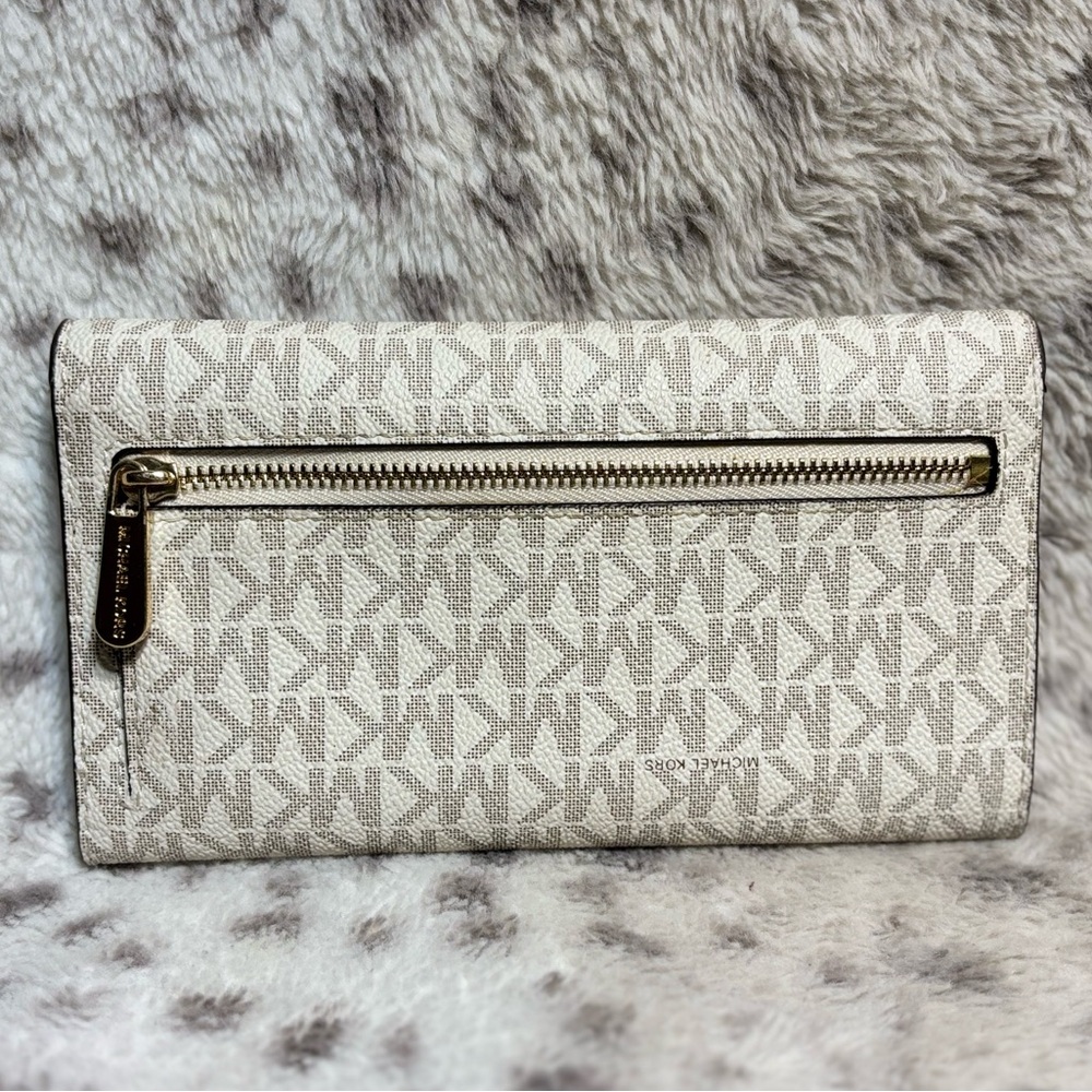MICHAEL KORS LARGE LOGO TRIFOLD WALLET - Picture 2 of 9